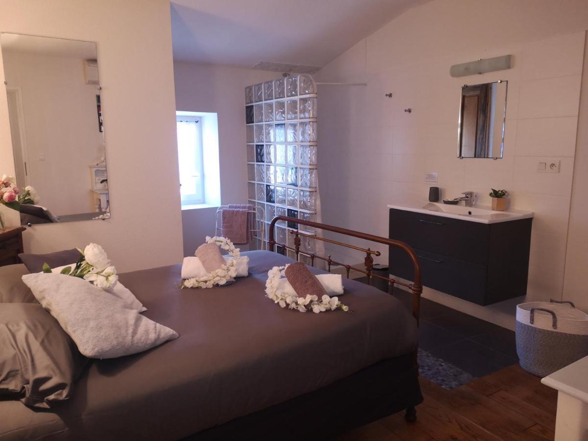 Auberge De L Helvie Chez Coco & Ricou Valvigneres 外观 照片